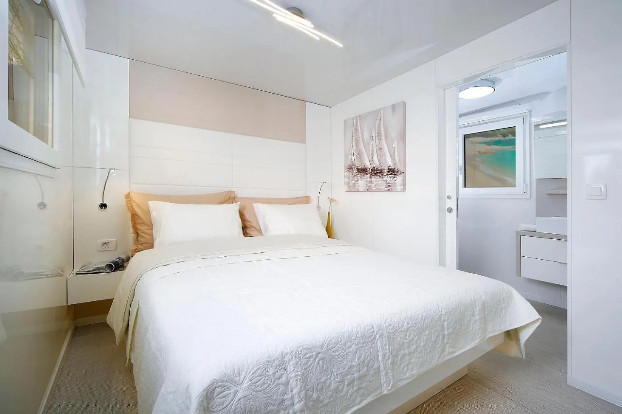 Kemping Glamping Tents And Mobile Homes Trasorka Veli Lošinj