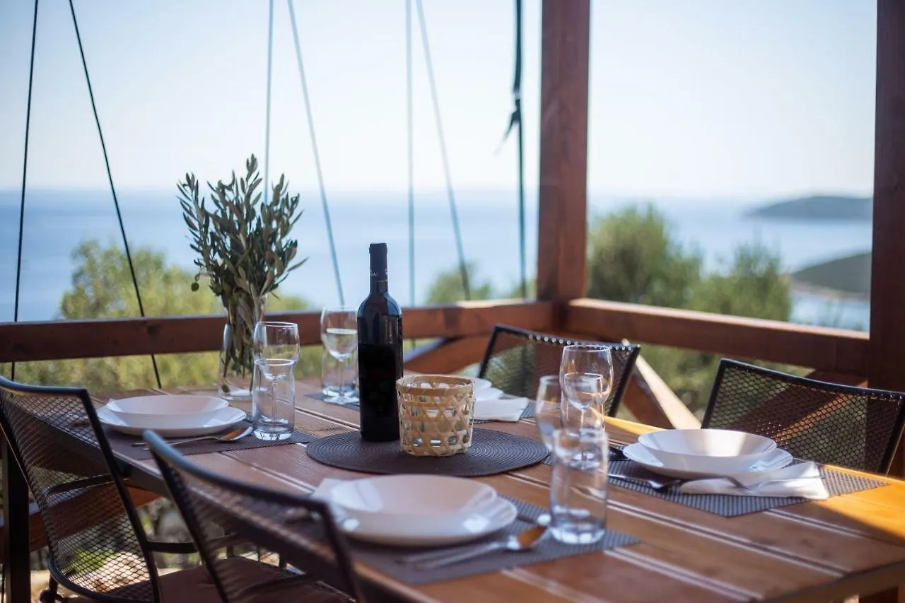 Glamping Tents And Mobile Homes Trasorka Veli Lošinj