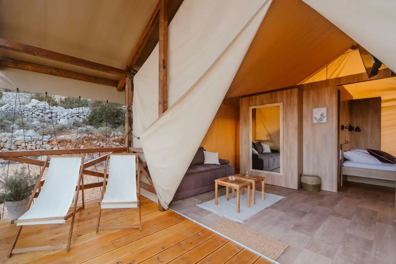 Glamping Tents And Mobile Homes Trasorka Veli Lošinj Horvátország